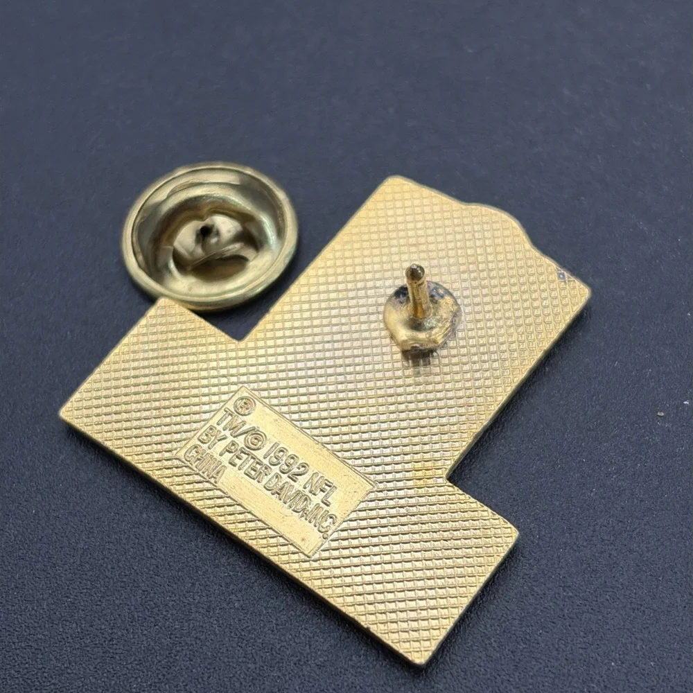 NFL Experience‎ 1993 Football Pioneer Art Of Entertainment Sponsor Lapel Hat Pin